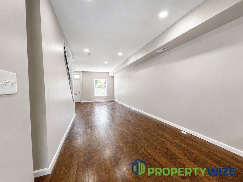 Charming 3BR Row Home in Great Neighbourhood! property image