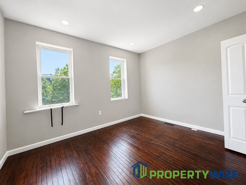 Charming 3BR Row Home in Great Neighbourhood! property image