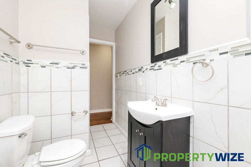 Lovely 3 Bedroom, 1.5 Baths, Two level Villa with all the bells and whistles: property image